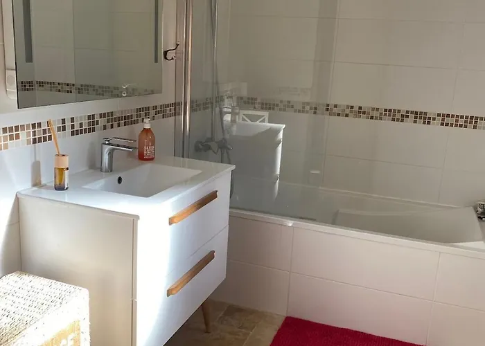 Apartment Dolce - Beautifull -2 Bedroom - Quiet & Stunning Sea View *